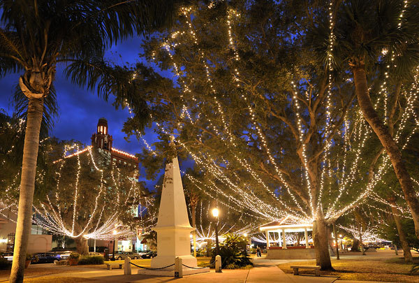 St. Augustine Plaza
011611-129 : Panoramas and Cityscapes : Will Dickey Florida Fine Art Nature and Wildlife Photography - Images of Florida's First Coast - Nature and Landscape Photographs of Jacksonville, St. Augustine, Florida nature preserves